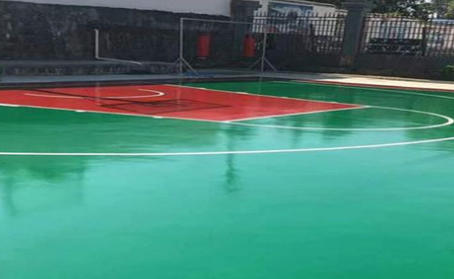 滨海篮球场翻新地面